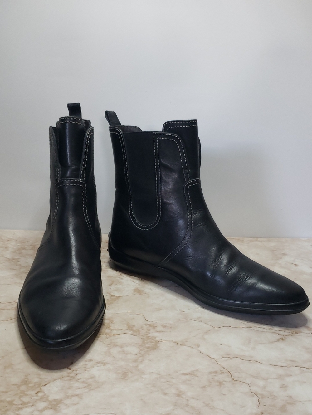 Tod's Black Leather Chelsea Boots - Classic Slip-On Style 7.5